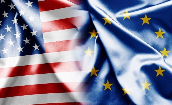 Флаги ЕС и США