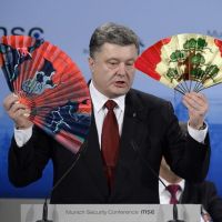 Порошенко с паспортами