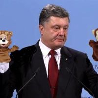 Порошенко с паспортами