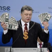 Порошенко с паспортами